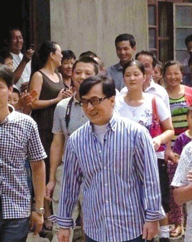 成龍?jiān)谑徍J(rèn)祖歸宗。