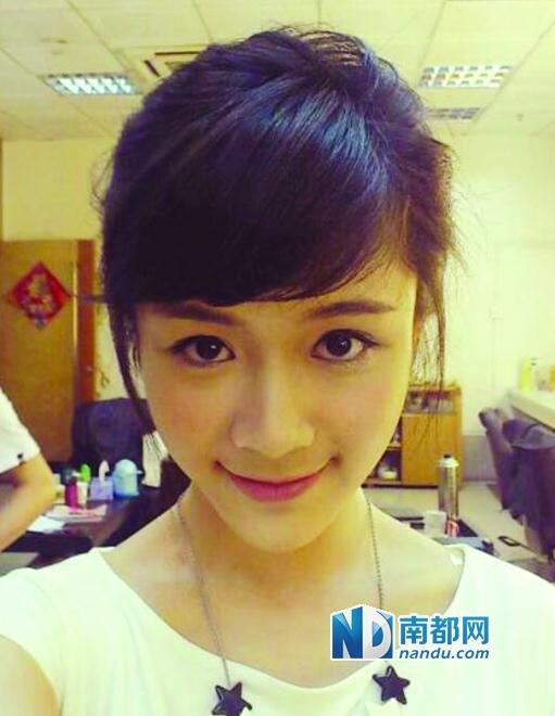 走紅網(wǎng)絡(luò)后私房照流出。