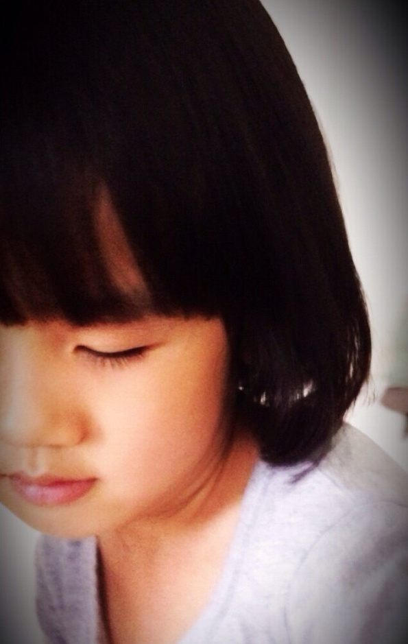 陸毅曬女兒近照 陸毅曬女兒近照