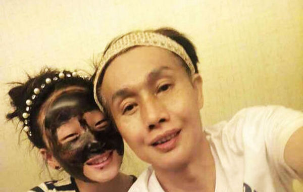 據(jù)悉，2011年，鄧建國(guó)在廣州舉行婚禮迎娶90后“干女兒”黃梓琪。