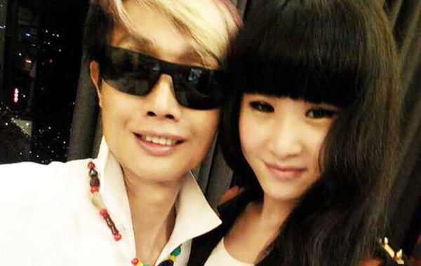 鄧建國(guó)與新女友。