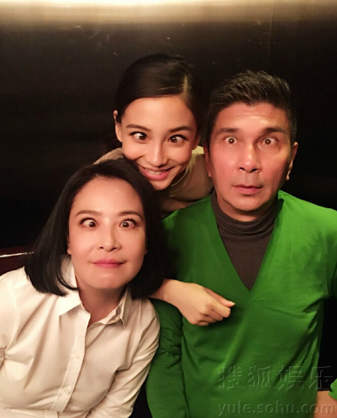 Angelababy首曬與父母合照 Angelababy首曬與父母合照