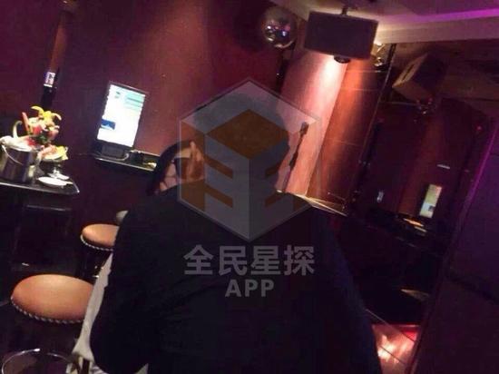 網(wǎng)絡(luò)曝光的田源激吻照，田源稱是角度問題