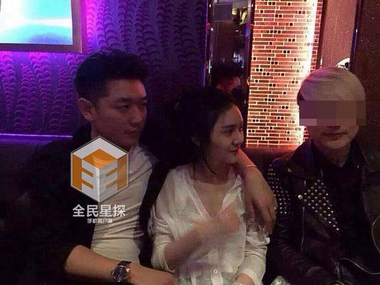 田源摟著激吻門女主，自稱是在勸架