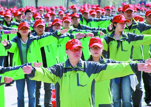 1800名文明志愿者將協(xié)助交警勸阻“中國(guó)式過馬路”