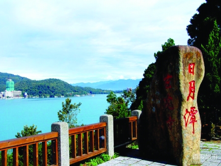 臺灣游專家3月29日、4月21日連續(xù)開行游臺灣送香港夕陽紅專列，組織近2000位爸媽走進(jìn)寶島臺灣，圓