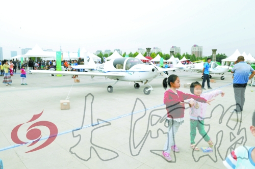 　每個(gè)人心中都有一個(gè)飛翔夢。圓這個(gè)夢，去安陽吧！