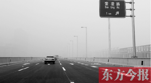 昨天上午，東方今報記者跟隨鄭州市交巡警部門，提前探路已具備通車條件的鄭州市三環(huán)快速路