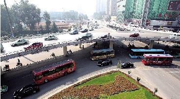 二七廣場和紫荊山區(qū)域公交站名采用地標(biāo)名加道路名進(jìn)行升級