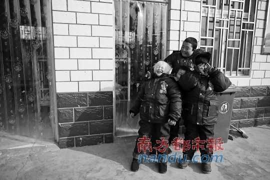 少不更事的孤兒被送往開(kāi)封市福利院。