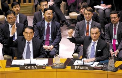 1月22日，紐約，中國常駐聯(lián)合國代表李保東舉手贊成通過對朝鮮制裁決議。