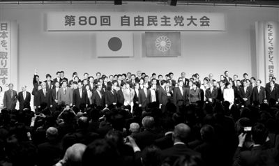 3月17日，日本自民黨黨員在東京出席自民黨年度大會(huì)。新華社發(fā)