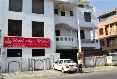 3月19日，印度北部阿格拉，一名英國(guó)女游客在旅館住店，有兩人企圖闖入她的房間，因害怕遭到強(qiáng)奸，她從旅