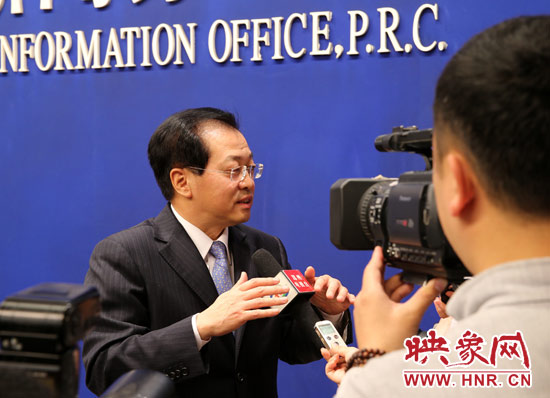 鄭州航空港經(jīng)濟(jì)綜合試驗(yàn)區(qū)發(fā)展規(guī)劃新聞發(fā)布會(huì)在京舉行 鄭州航空港經(jīng)濟(jì)綜合試驗(yàn)區(qū)發(fā)展規(guī)劃新聞發(fā)布會(huì)在京舉行