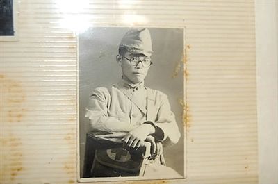 韓國媒體5月23日還公布了日本老兵松本正義當年在軍隊服役的圖片。