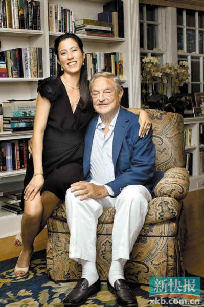 索羅斯及其未婚妻多美子。