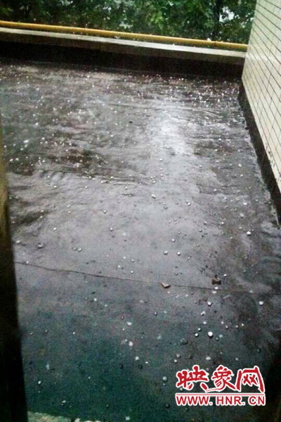 8月7日，下午鄭州高新區(qū)附近突降冰雹