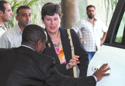 24日，聯(lián)合國副秘書長凱恩（右二）抵大馬士革。新華社發(fā)