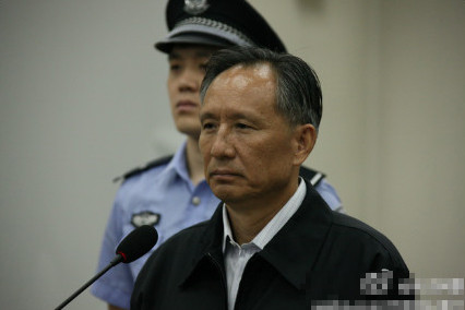 庭審現(xiàn)場的張曙光。