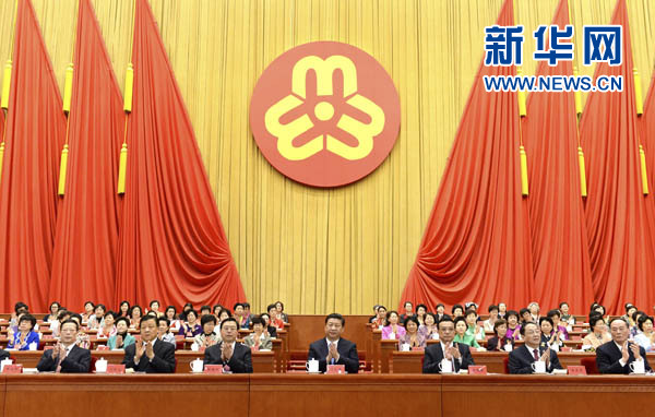 習(xí)近平、李克強、張德江、俞正聲、劉云山、王岐山、張高麗等在主席臺就座，祝賀大會召開。