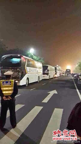 11月1日深夜，鄭州鄭東新區(qū)夜總會(huì)“皇家一號(hào)”被查處。網(wǎng)友供圖