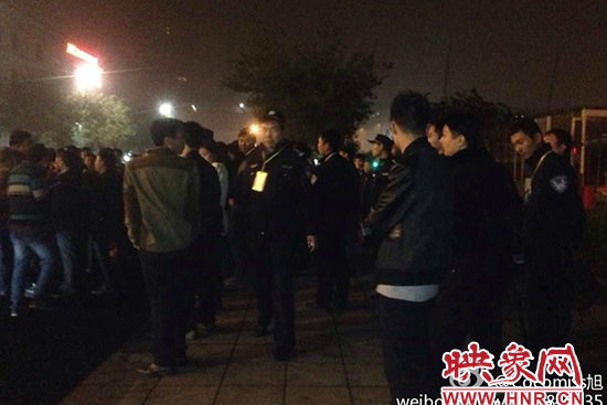 11月1日深夜，鄭州鄭東新區(qū)夜總會(huì)“皇家一號(hào)”被查處。網(wǎng)友供圖