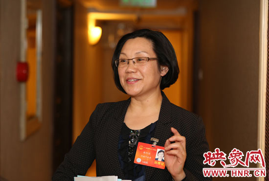 全國(guó)人大代表、商丘市實(shí)驗(yàn)小學(xué)校長(zhǎng)高阿莉做客映象網(wǎng)兩會(huì)微視。