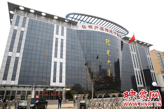 2011年4月，蘭考縣為民服務(wù)中心入住陽(yáng)光大廈，目前，共有行政職能部門(mén)39個(gè)