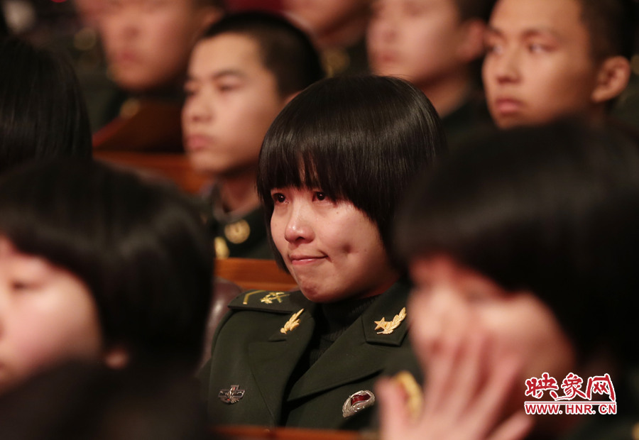 現(xiàn)場觀眾感動(dòng)落淚。