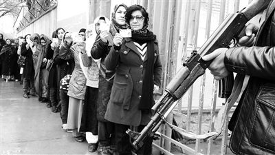 4月5日，阿富汗總統(tǒng)大選投票工作進(jìn)行