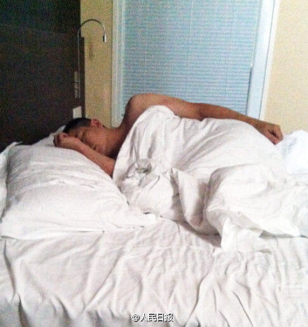 網傳吳春明的床照。