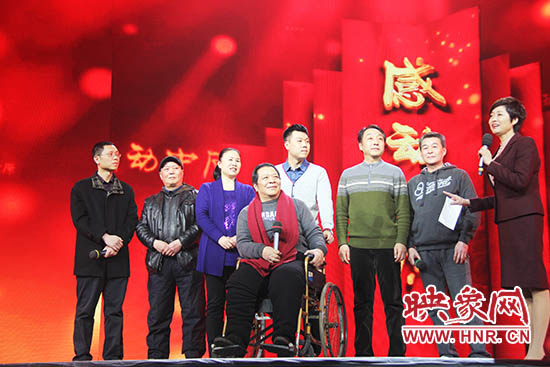 接力照顧高位截癱患者高新海的“隴海大院”愛心集體鄰居們。