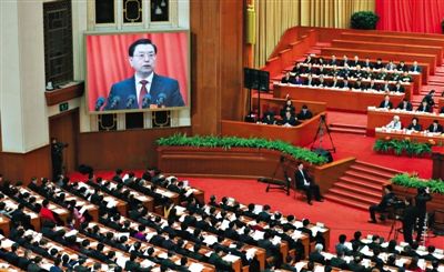 十二屆全國人大三次會議舉行第二次全體會議，全國人大常委會委員長張德江作全國人大常委會工作報告。