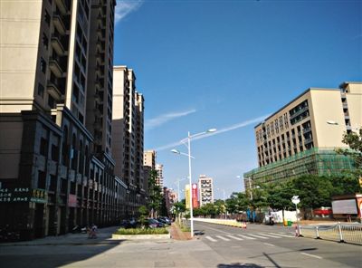 5月12日，泉州洛江區(qū)雙陽(yáng)。知情人稱(chēng)，徐鋼任期內(nèi)，在洛江區(qū)任職的謝清平協(xié)助徐鋼的表親在這里拿地。