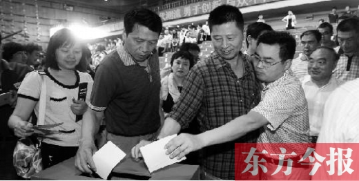 6月16日，河南電視臺面向社會公開選聘企業(yè)經(jīng)營管理團隊，圖為競聘現(xiàn)場投票環(huán)節(jié)