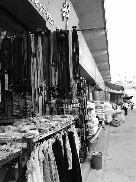 位于鄭州三環(huán)內的某批發(fā)市場 位于鄭州三環(huán)內的某批發(fā)市場