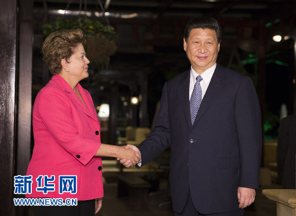 3月27日，國家主席習(xí)近平在南非德班會(huì)見巴西總統(tǒng)羅塞夫。新華社記者 蘭紅光 攝