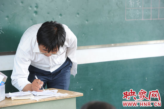 圖為王格現(xiàn)在課堂上。