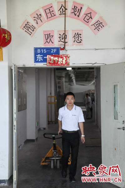 深入生產(chǎn)一線，真實(shí)體驗(yàn)工友的生產(chǎn)環(huán)境