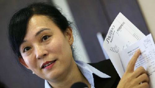 翁靜晶11月16日召開記者會交代定慧寺賬目詳情。