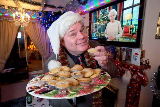 病態(tài)！英男子連續(xù)22年每日過圣誕耗資2千萬元