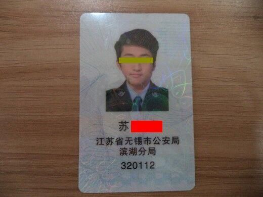 男子制作假經(jīng)查證在酒吧執(zhí)法。