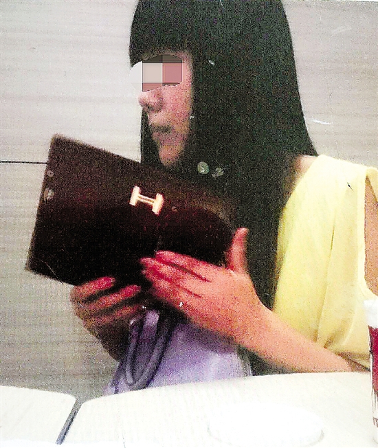 小王的女朋友小劉。