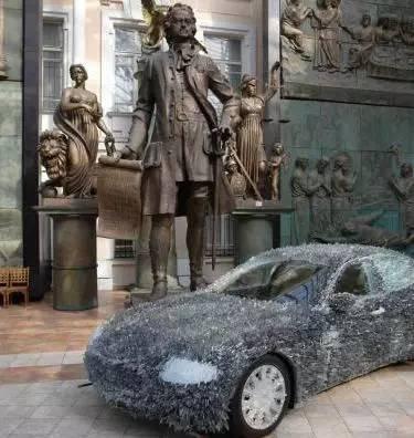 驚！車(chē)主用玻璃渣改裝瑪莎拉蒂