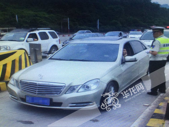 超速駕駛員被攔下。市交通執(zhí)法高速一支隊六大隊供圖