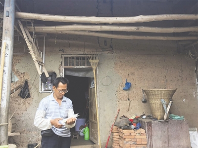 徐某父親說起兒子偷渡的事情，有些難以開口。