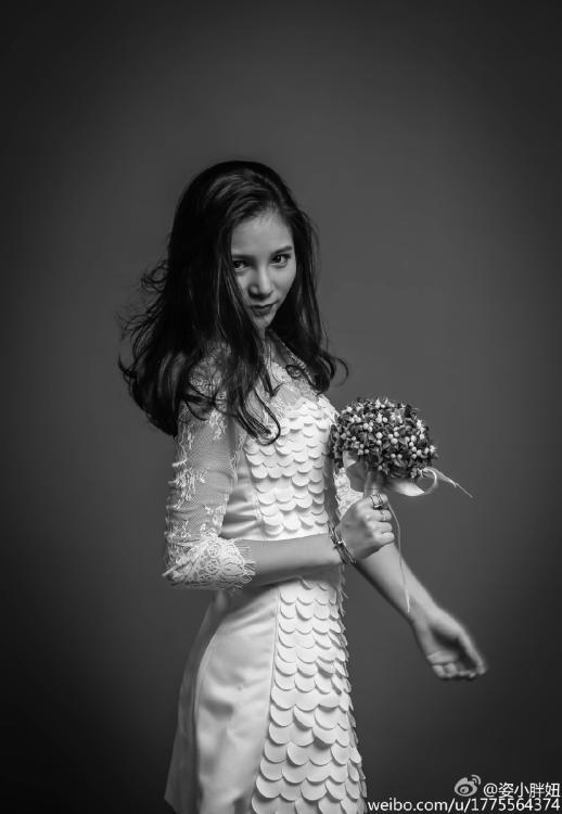 何姿秀黑白婚紗寫真 長發(fā)飄飄美麗動人 何姿秀黑白婚紗寫真 長發(fā)飄飄美麗動人