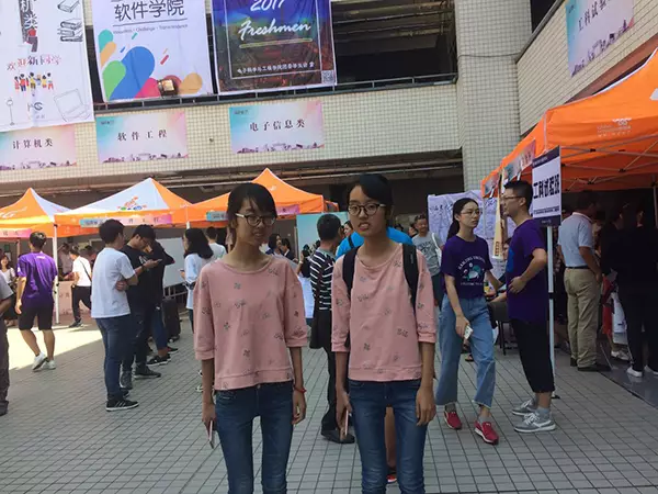 雙胞胎姐妹花劉玲馨、劉玲潔。