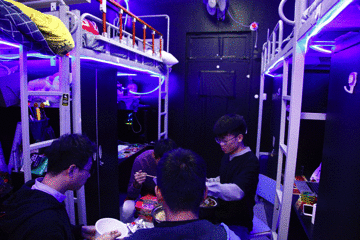 用人臉識別的技術，防火防盜防宿管。宿管一來，就可以自動發(fā)起警報