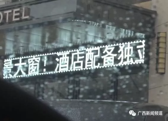 于是，民警將這一情況匯報(bào)給指揮中心，請(qǐng)求120醫(yī)護(hù)人員到達(dá)現(xiàn)場(chǎng)急救。